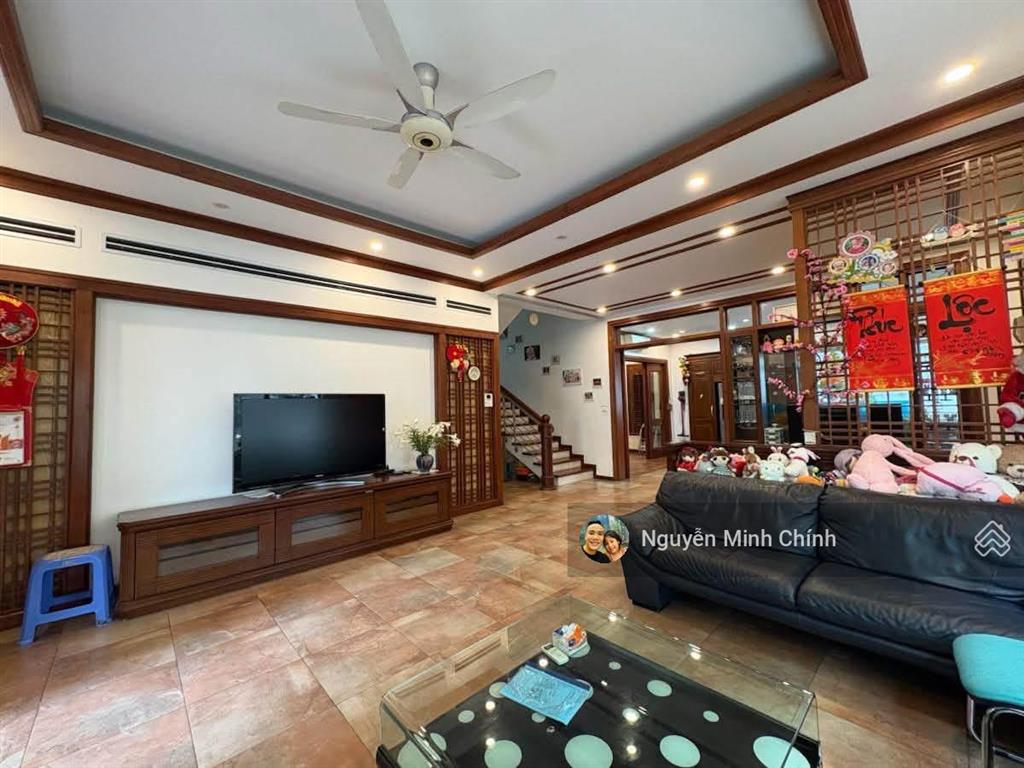 Cần bán căn biệt thự vip vườn đào giá tốt