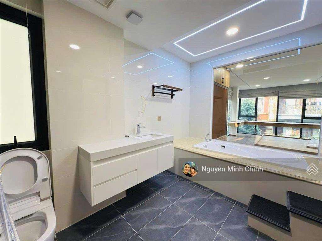 Bán căn nhà mặt phố thịnh liệt giá rẻ cho khách mua sử dụng ngay