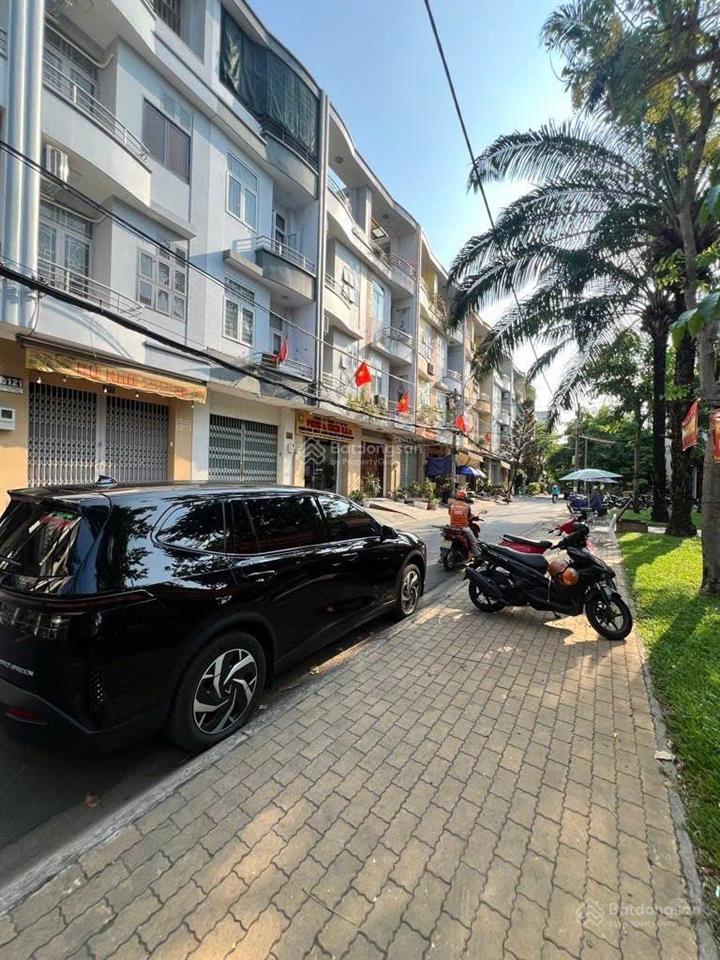 Mặt tiền kinh doanh bông sao quận 8 view công viên  70m²  4 tầng 11,6 tỏi thương lượng