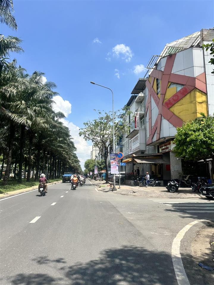 Siêu hiếm đường 9a trung sơn 10x20m  5 tầng vị trí toàn ngân hàng lớn. tiện làm ngân hàng cty