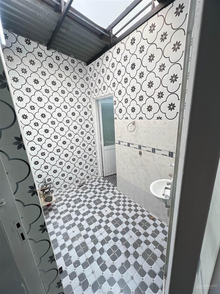 Ngay phạm thế hiển, quận 8, phường 4  4 tầng 7 phòng 80m2, chốt 7. x tỷ