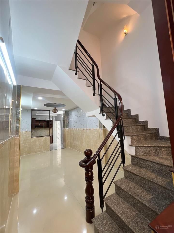 Ngay phạm thế hiển, quận 8, phường 4  4 tầng 7 phòng 80m2, chốt 7. x tỷ