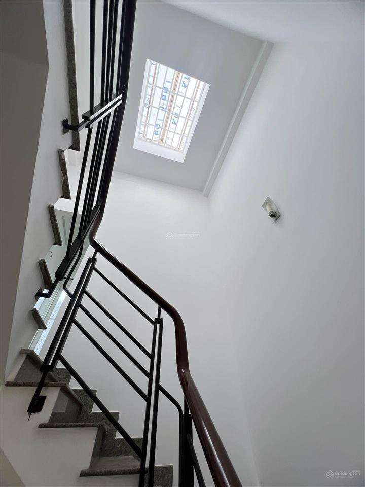 Ngay phạm thế hiển, quận 8, phường 4  4 tầng 7 phòng 80m2, chốt 7. x tỷ