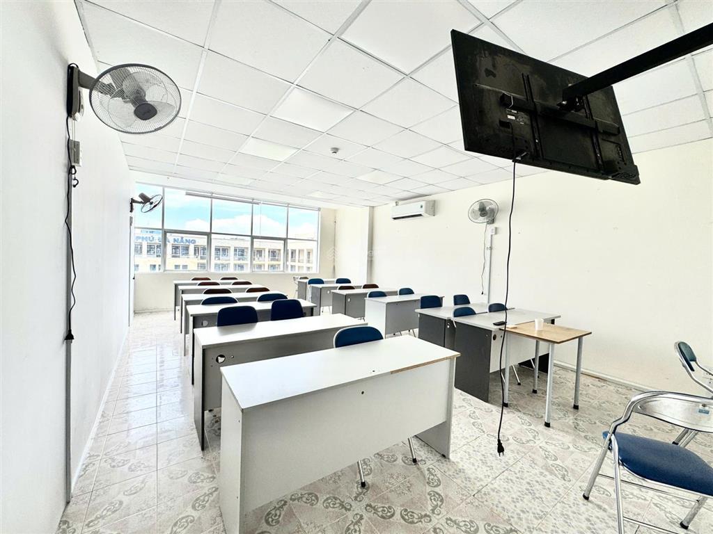 Cho thuê trung tâm đào tạo 200 m²  sẵn 5 phòng học chỉ 20 tr đã vat còn thương lượng
