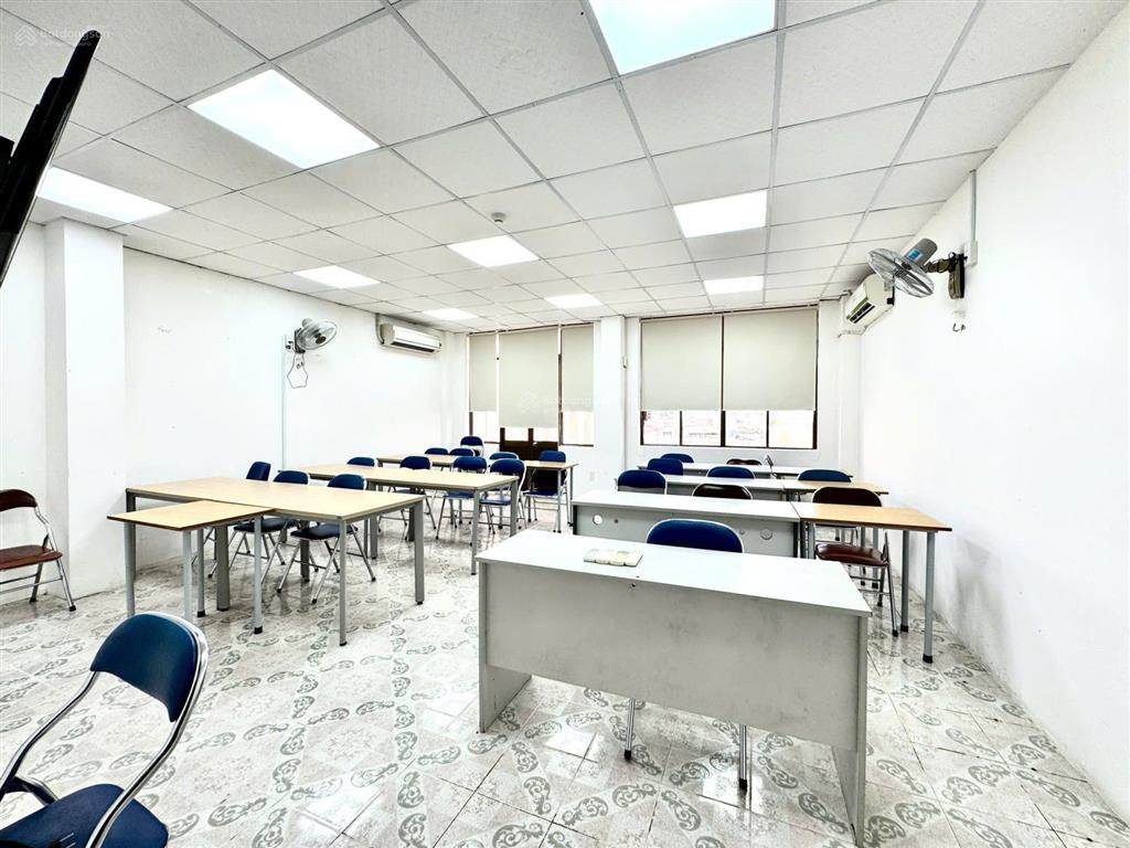 Cho thuê trung tâm đào tạo 200 m²  sẵn 5 phòng học chỉ 20 tr đã vat còn thương lượng