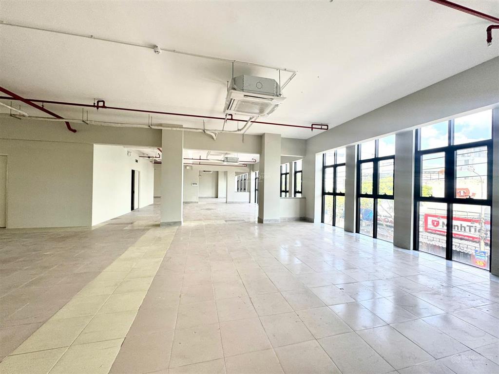 Cho thuê văn phòng 370 m² giá chỉ 260.000đ/m2, tòa nhà mới,  0935 999 ***
