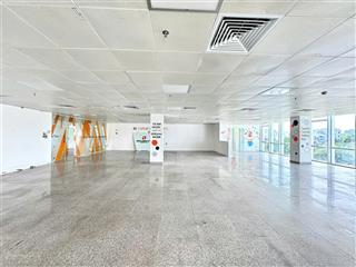 Cho thuê văn phòng 320 m2 chỉ 240.000đ/m2/th ngay nguyễn văn linh.  0935 999 ***