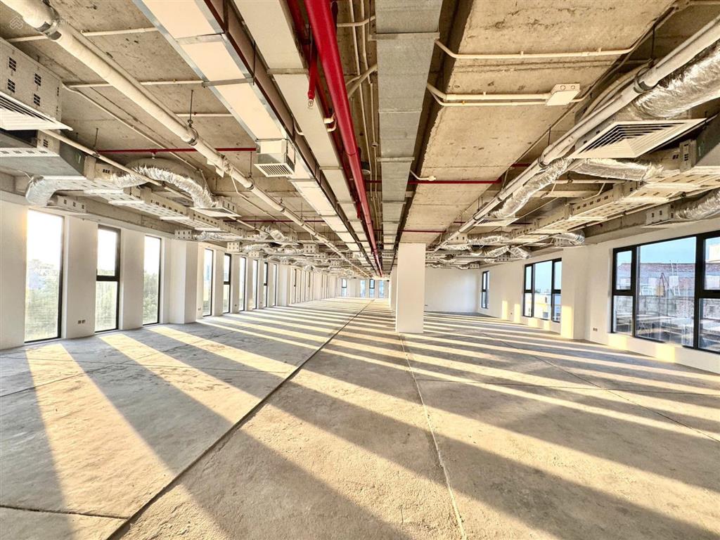 Cho thuê văn phòng nguyên sàn 610 m2, miễn phí làm ngoài giờ, trung tâm thành phố.  0935 999 ***