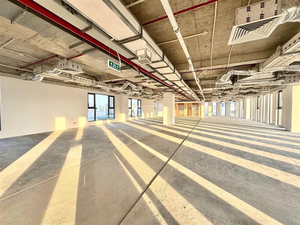 Cho thuê văn phòng nguyên sàn 610 m2, miễn phí làm ngoài giờ, trung tâm thành phố.  0935 999 ***