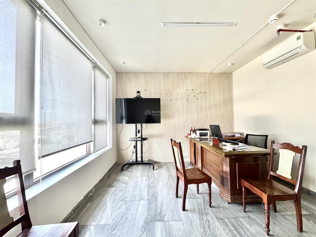 Cho thuê văn phòng 50 m2 có sẵn phòng họp giá chỉ 13 triệu/tháng, property danang