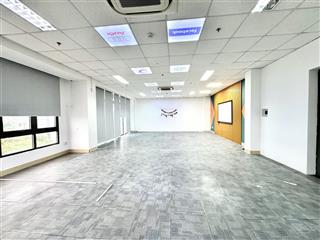 Cho thuê văn phòng 106m2 trung tâm có sẵn phòng họp chỉ 29 triệu/tháng