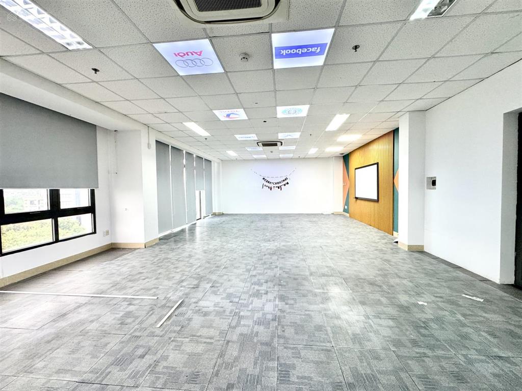 Cho thuê văn phòng 106m2 trung tâm có sẵn phòng họp chỉ 29 triệu/tháng