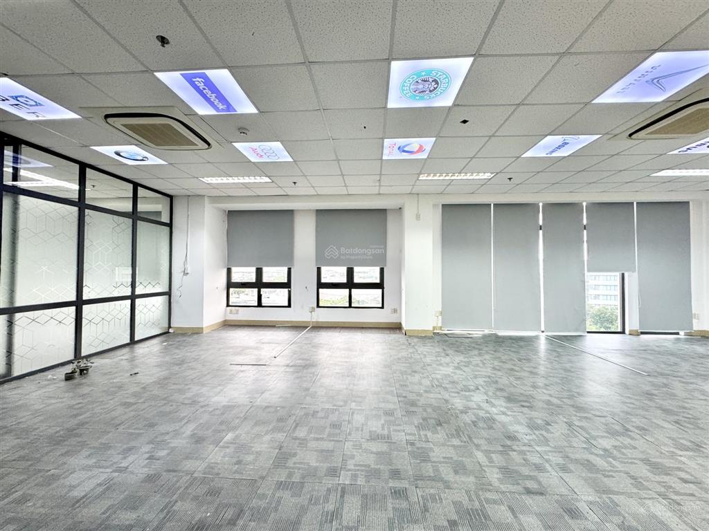 Cho thuê văn phòng 106m2 trung tâm có sẵn phòng họp chỉ 29 triệu/tháng