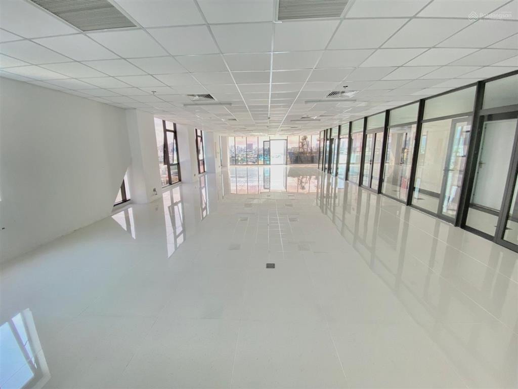 Cho thuê văn phòng 100m 31,1 tr/tháng  sàn trống suốt, không vướng cột | property danang