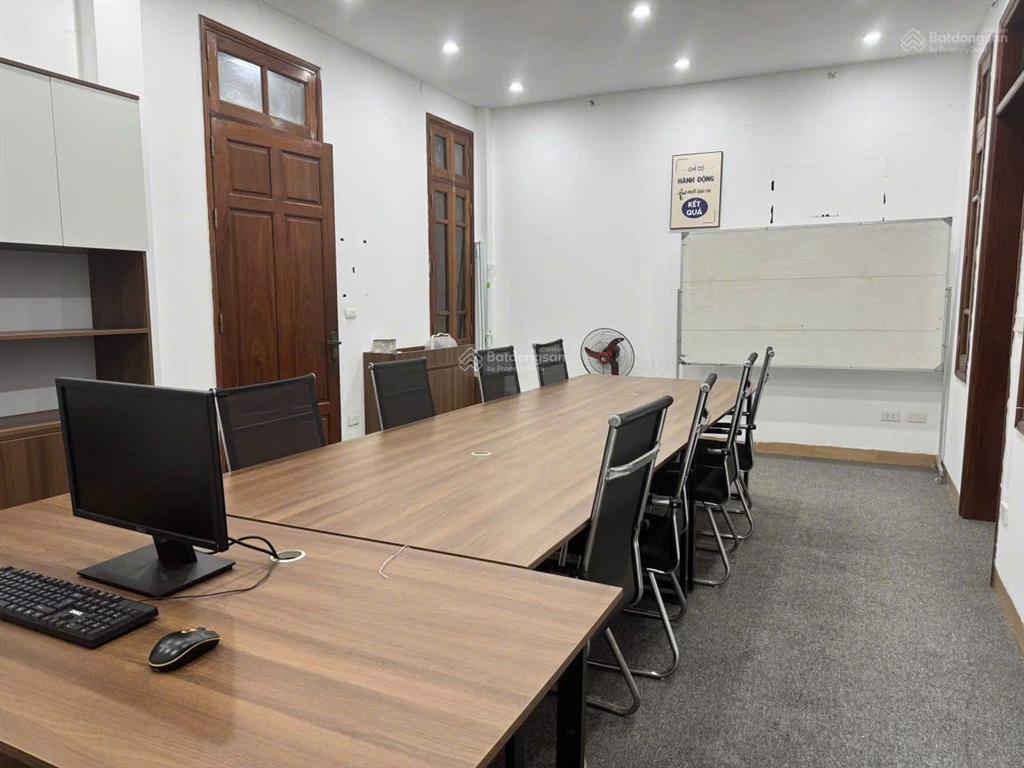 Cho thuê văn phòng tầng 2  gần hồ linh đàm theo tầng hoặc theo phòng làm việc riêng