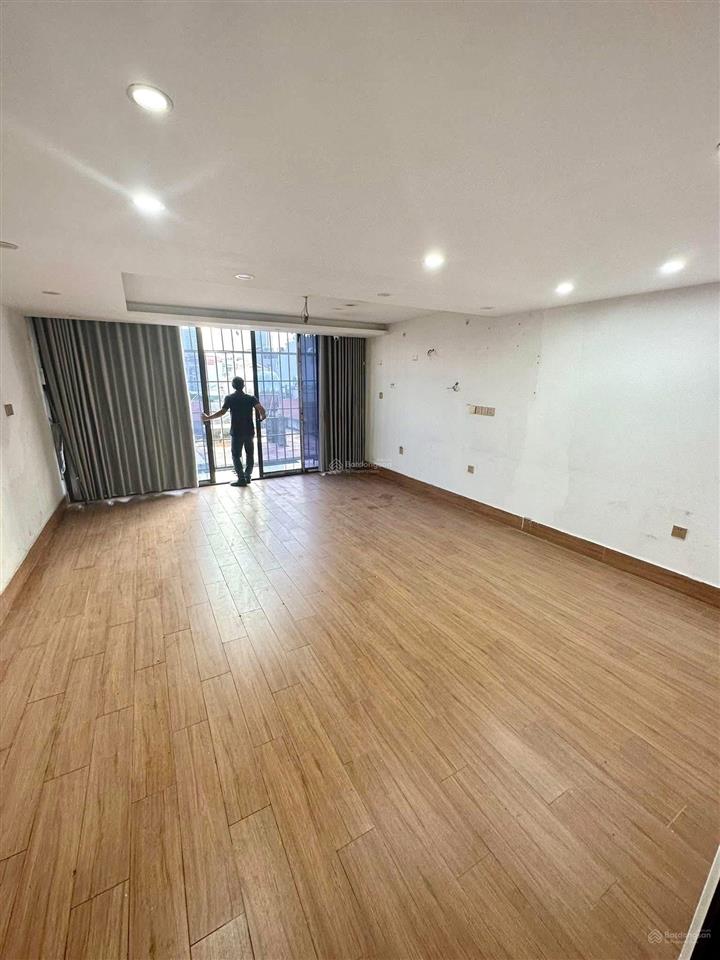 Cho thuê nhà nhà vườn tổng cục 5 tân triều, dt 100m x6 tầng. mt 5m. thang máy, giá 35tr.có tl