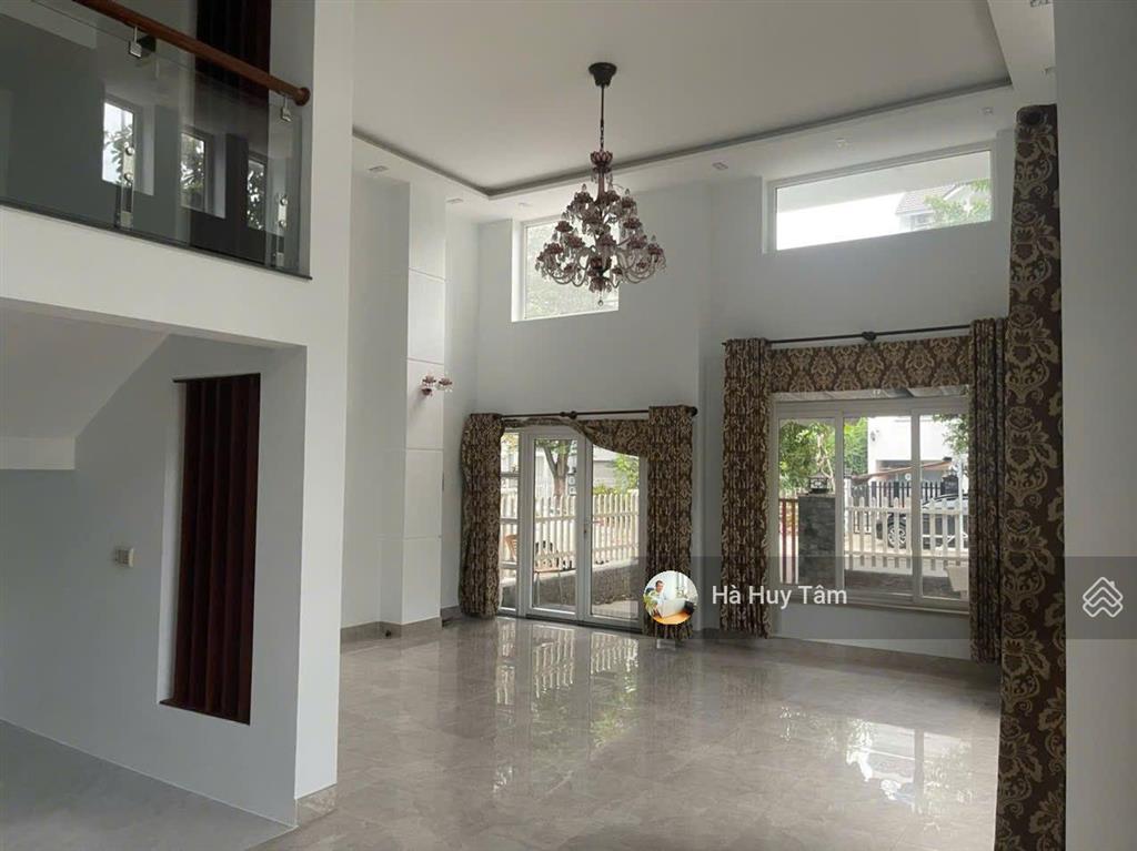 Cho thuê căn góc 2 mặt tiền kinh doanh sầm uất nhất kdc gia hòa quận 9