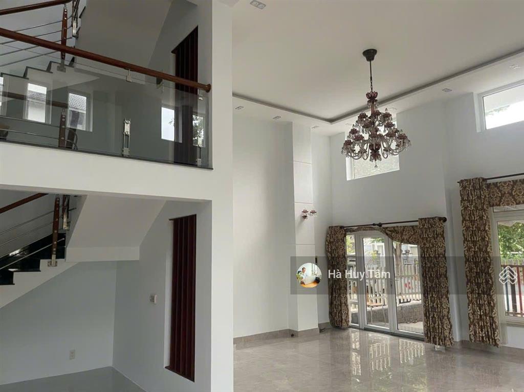 Cho thuê căn góc 2 mặt tiền kinh doanh sầm uất nhất kdc gia hòa quận 9