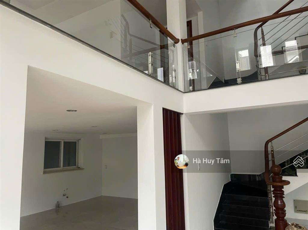 Cho thuê căn góc 2 mặt tiền kinh doanh sầm uất nhất kdc gia hòa quận 9