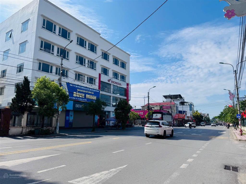 Mặt đường máng  kinh doanh buôn bán mọi mặt hàng  giá hơn 5 tỷ