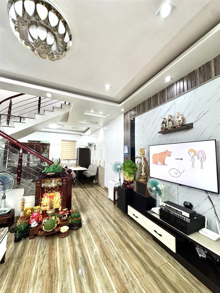 Nhà 4 tầng tại an trang  giá 3,1 tỷ  ngõ oto, cách phố 1 cây cầu