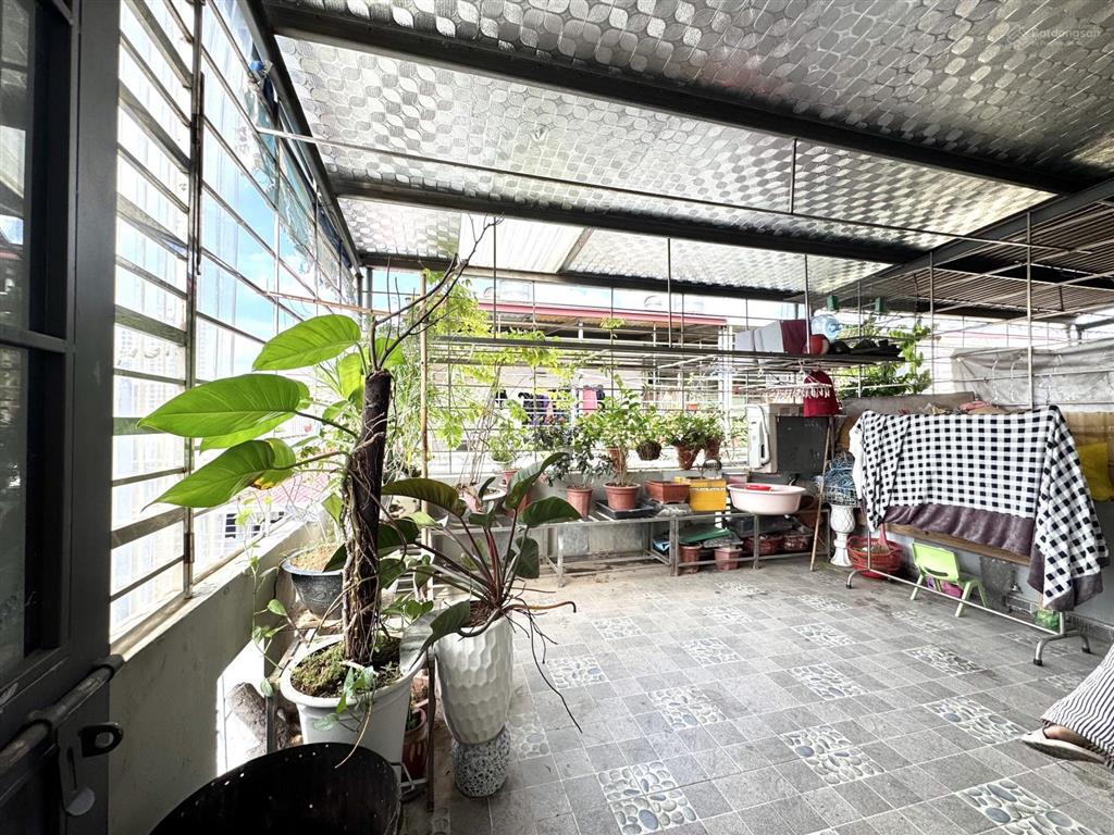 Nhà 4 tầng tại an trang  giá 3,1 tỷ  ngõ oto, cách phố 1 cây cầu