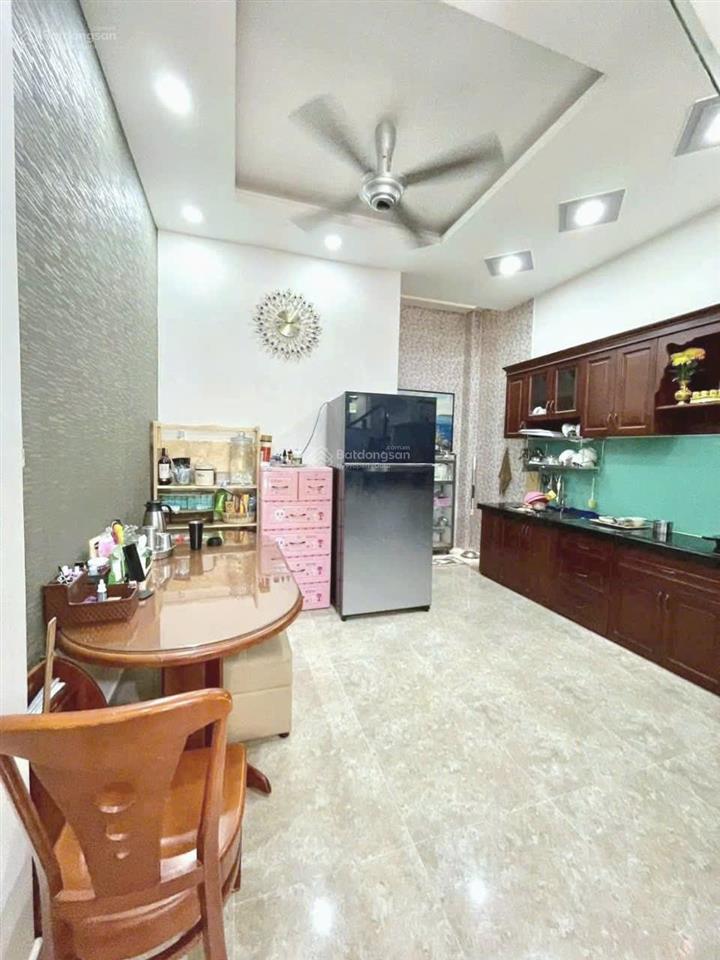Xe hơi ngủ nhà hiệp bình phước, thủ đức. 63m2, 1 trệt, 2 lầu, sân thượng.