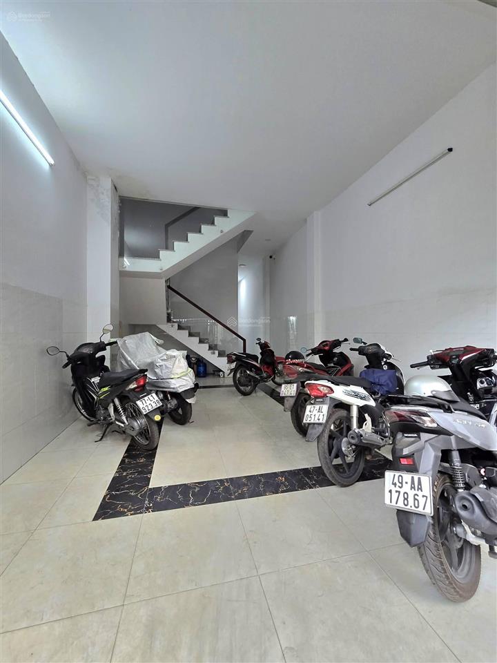 Mặt tiền đường nhánh man thiện, tăng nhơn phú a, thủ đức. 86m2, trệt, 3 lầu, sân thượng. hoàn công