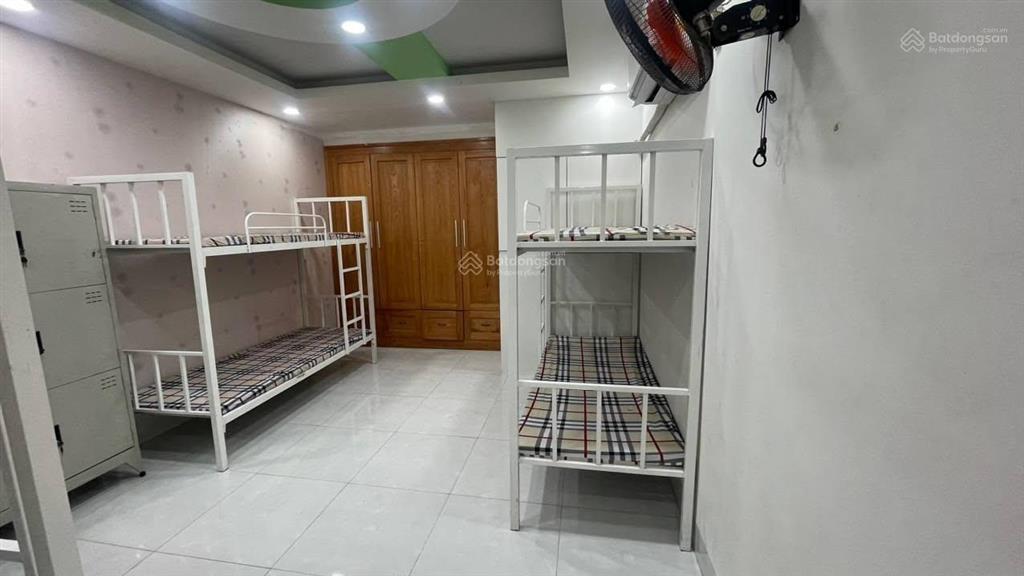 Doanh thu 40 tr/tháng. ktx sinh viên 3 tầng, 5 p.ngủ, 6wc, với 40 giường