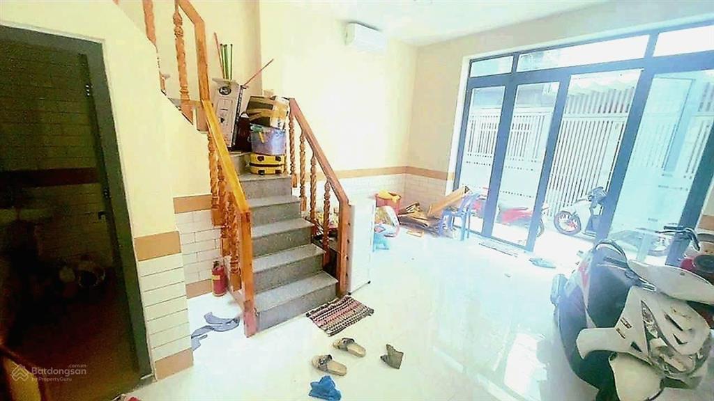 Doanh thu 40 tr/tháng. ktx sinh viên 3 tầng, 5 p.ngủ, 6wc, với 40 giường