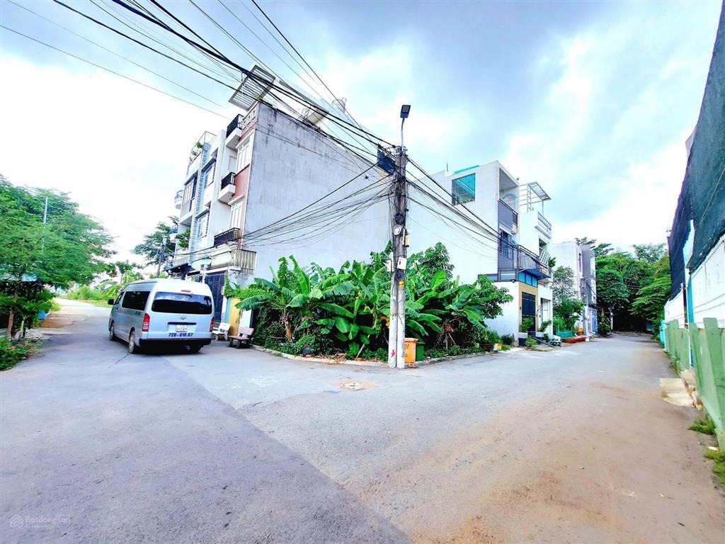 99m2. ngang 12m. 3 tầng, 2 p.ngủ, p.làm việc, 2wc. hẻm xe hơi hiệp bình phước, thủ đức