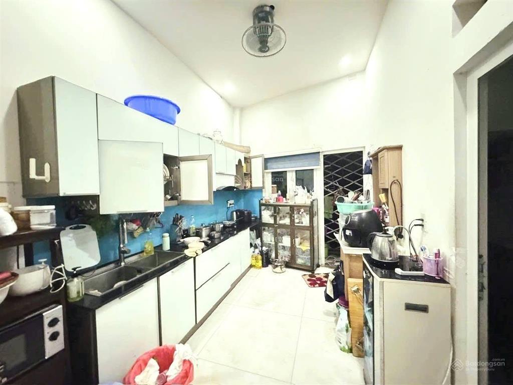 56m2. trệt, 2 lầu, sân thượng, 4 phòng ngủ, phòng thờ. hẻm xe hơi tân hòa 2, hiệp phú, quận 9.