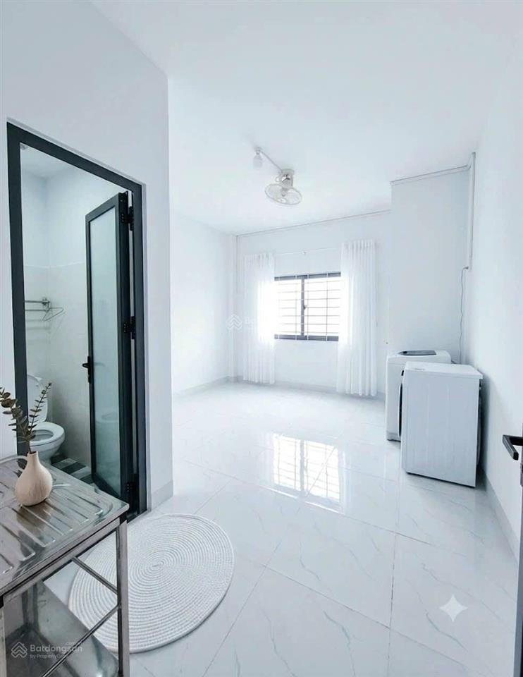 Chdv 5 tầng, 6 phòng, khai thác 28 tr/tháng. hẻm xe hơi võ văn hát, long trường, quận 9