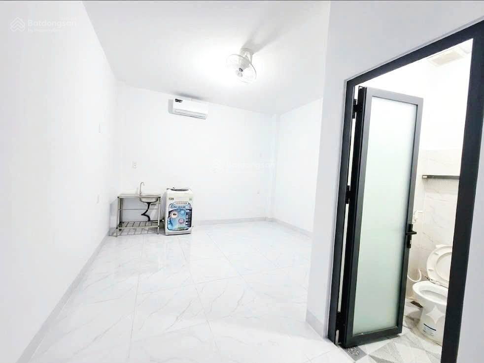 Chdv 5 tầng, 6 phòng, khai thác 28 tr/tháng. hẻm xe hơi võ văn hát, long trường, quận 9