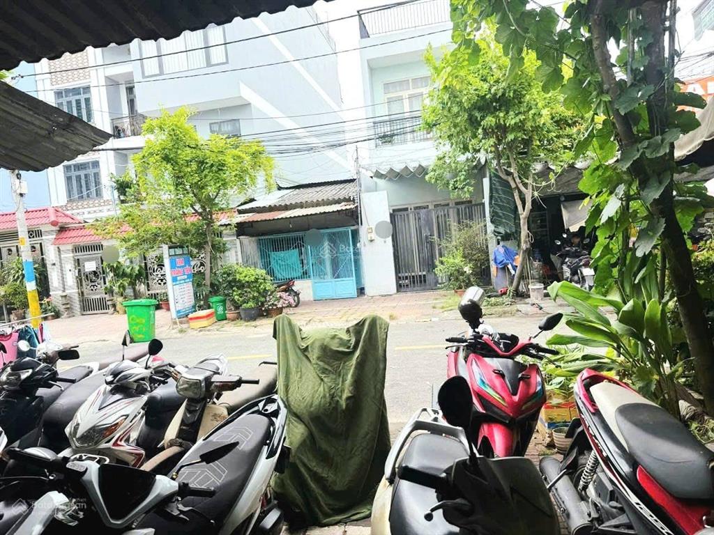 Mặt tiền kinh doanh đường 10m phước bình, quận 9. 99m2, trệt, gác, 3 p.ngủ