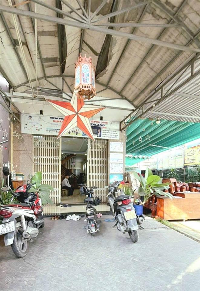 Mặt tiền trần thị điệu, phước long b, quận 9. 102m2, trệt, 2 lầu, sân thượng, 4 p.ngủ