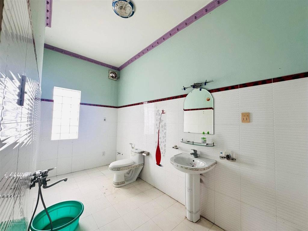 Biệt thự cổ điển. căn góc 142m2 (8x17.7m). hẻm xe hơi lò lu, trường thạnh, quận 9