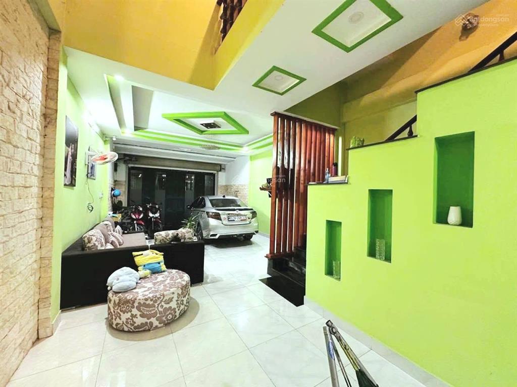 Chỉ 7,5 tỷ (tl). 80m2 (5x18m), 3 tầng, 4 phòng ngủ, 3 wc. hẻm xe hơi tăng nhơn phú, quận 9