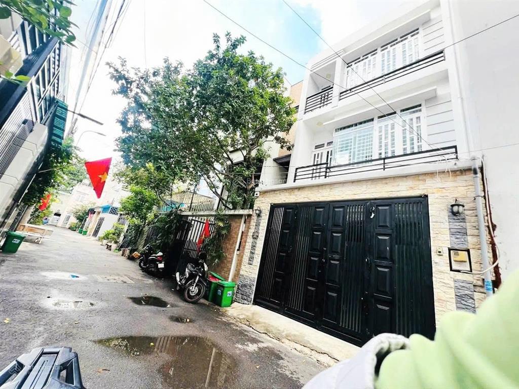 Chỉ 7,5 tỷ (tl). 80m2 (5x18m), 3 tầng, 4 phòng ngủ, 3 wc. hẻm xe hơi tăng nhơn phú, quận 9