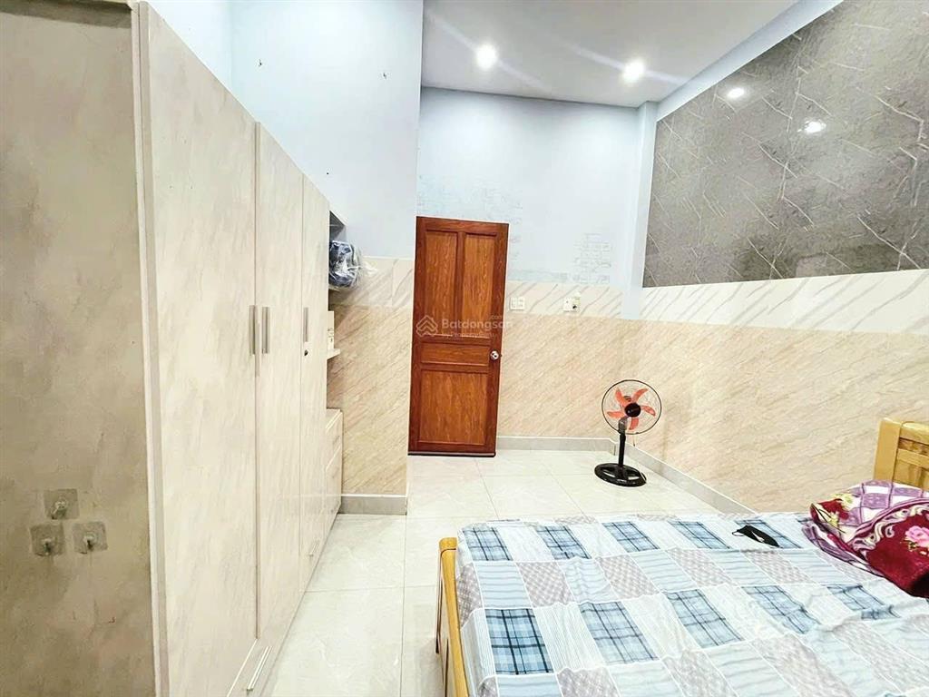 5,5 tỷ. 74m2, nở hậu, 2 tầng, 4 phòng ngủ. hẻm xe hơi làng tăng phú, tăng nhơn phú a, quận 9