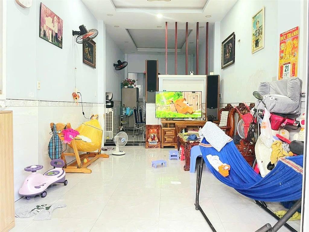 5,5 tỷ. 74m2, nở hậu, 2 tầng, 4 phòng ngủ. hẻm xe hơi làng tăng phú, tăng nhơn phú a, quận 9