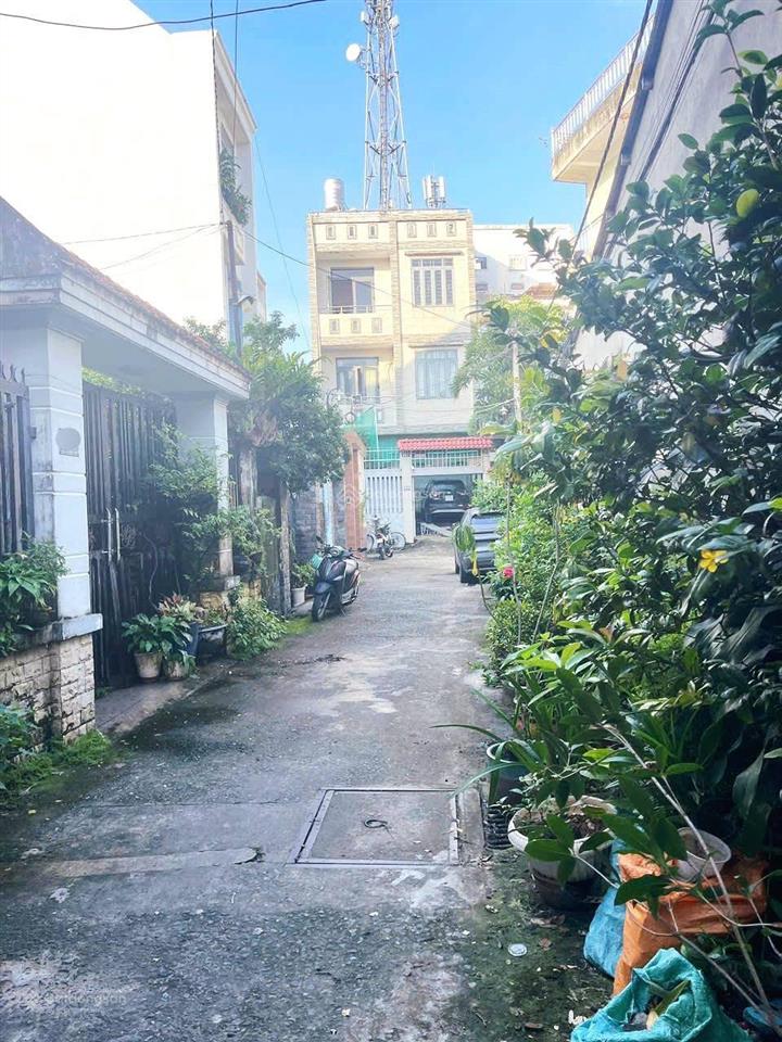 5,5 tỷ. 74m2, nở hậu, 2 tầng, 4 phòng ngủ. hẻm xe hơi làng tăng phú, tăng nhơn phú a, quận 9