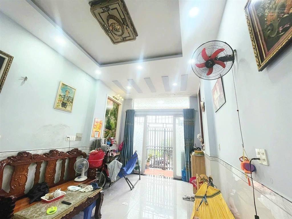 5,5 tỷ. 74m2, nở hậu, 2 tầng, 4 phòng ngủ. hẻm xe hơi làng tăng phú, tăng nhơn phú a, quận 9