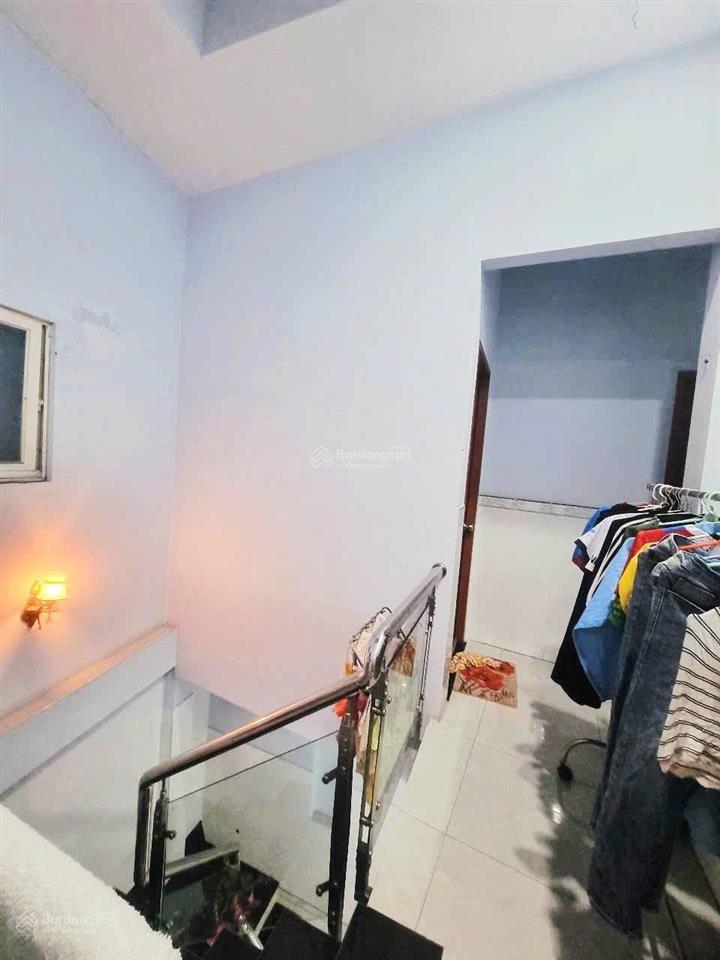 5,5 tỷ. 74m2, nở hậu, 2 tầng, 4 phòng ngủ. hẻm xe hơi làng tăng phú, tăng nhơn phú a, quận 9