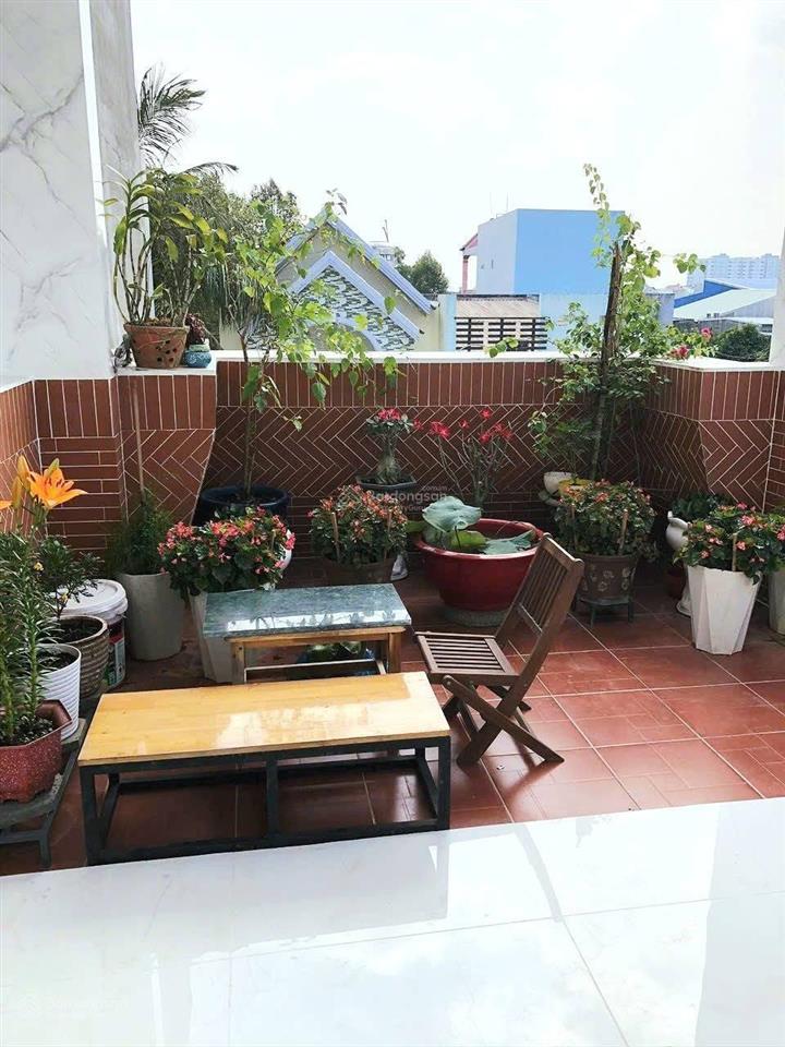 7,4 tỷ. 94m2, trệt, 2 lầu, sân thượng, 3 phòng ngủ, phòng sách. hẻm xe hơi long trường, quận 9