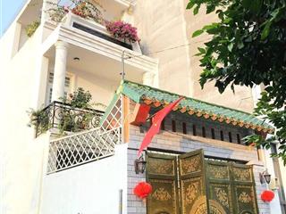 7,4 tỷ. 94m2, trệt, 2 lầu, sân thượng, 3 phòng ngủ, phòng sách. hẻm xe hơi long trường, quận 9