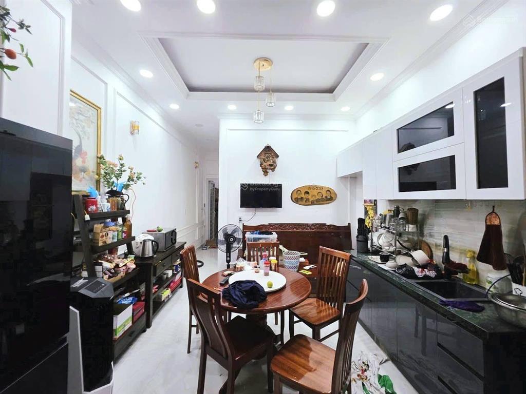 7,4 tỷ. 94m2, trệt, 2 lầu, sân thượng, 3 phòng ngủ, phòng sách. hẻm xe hơi long trường, quận 9