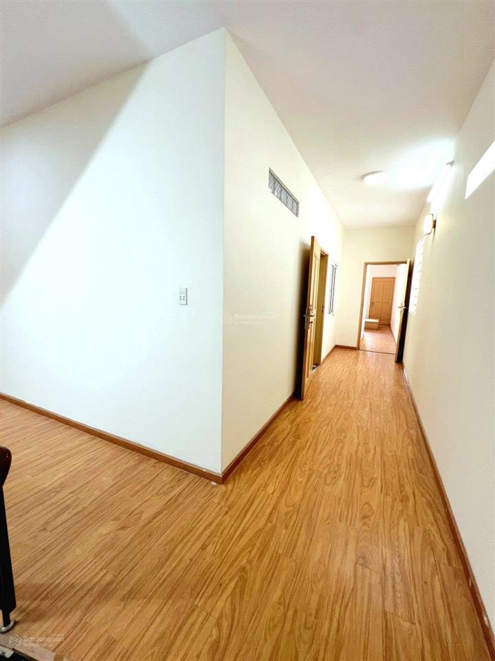 8,5 tỷ. mặt tiền thụt trường thọ, thủ đức. 235m2 (cn 107m2), nở hậu, 3 tầng, 5 phòng ngủ, 4wc