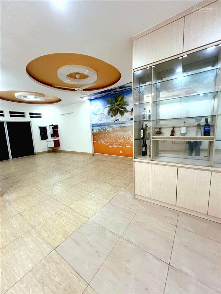8,5 tỷ. mặt tiền thụt trường thọ, thủ đức. 235m2 (cn 107m2), nở hậu, 3 tầng, 5 phòng ngủ, 4wc