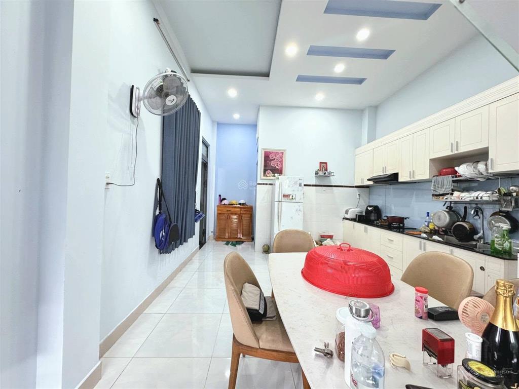 7,4 tỷ. căn góc 81m2, ngang 6m, 3 tầng. hoàn công. hẻm xe hơi linh đông, thủ đức